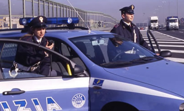 Pony express della droga in moto: due arresti