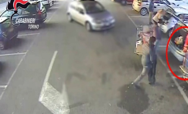 Arrestati i “maghi” del furto nei parcheggi dei supermercati, ecco come agivano in tutta la provincia