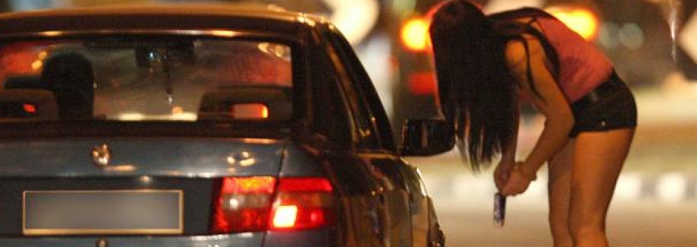 Costretta a prostituirsi dal fidanzato: per tre mesi ha indossato gli stessi vestiti