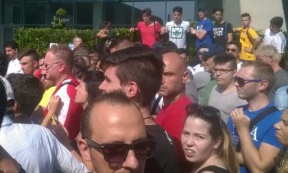 I fans aspettano l'arrivo di Higuaín