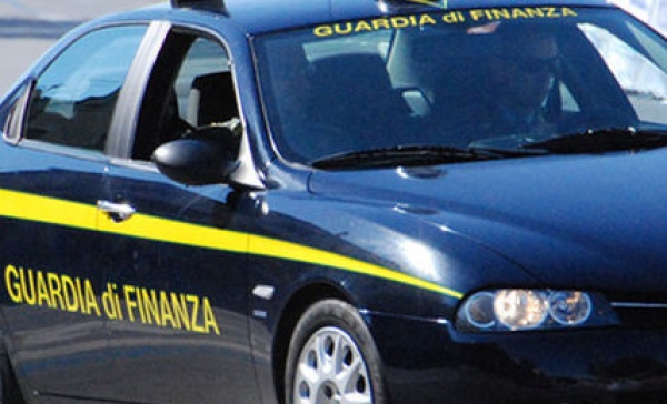 Bar e centro scommesse aperto, la scusa banale non gli evita la denuncia