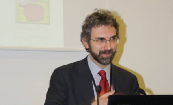 Unioni civili, Portinaro “sposa” due donne