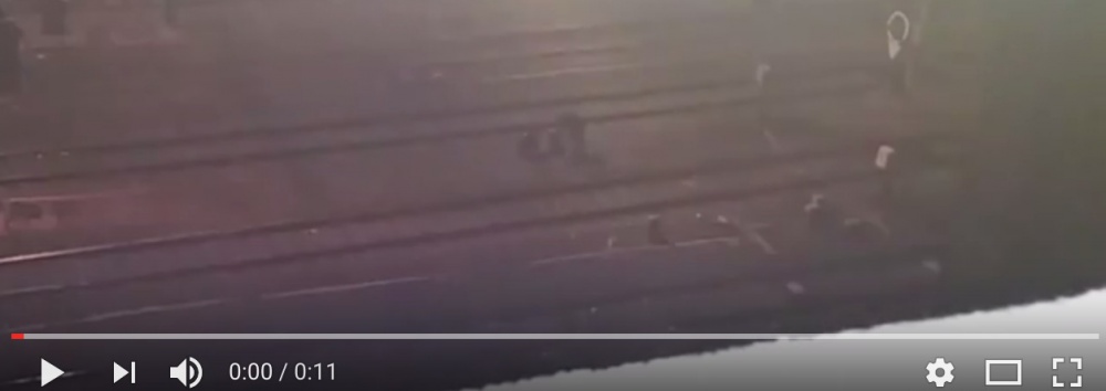 Furto di rame sui binari, il video dei ladri in azione