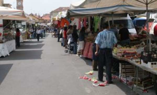 Il sindaco incontra la popolazione al mercato