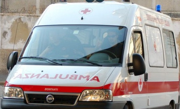 Incidente in pieno centro, grave il ciclista 62enne
