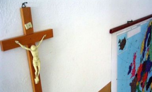 Obbligo di esposizione del Crocifisso nelle scuole e negli uffici pubblici: la proposta della Lega Nord