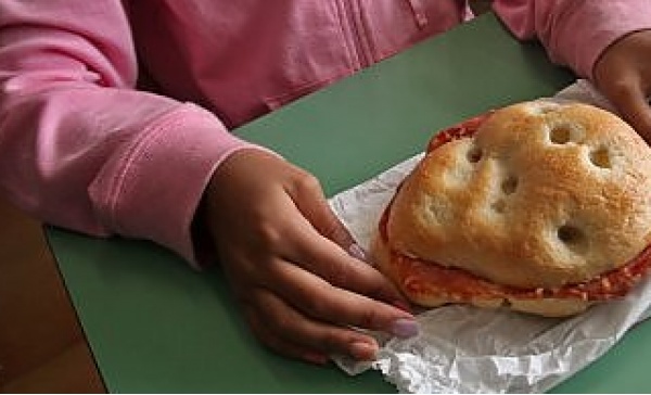 Panino al posto della mensa, il giudice accetta due ricorsi