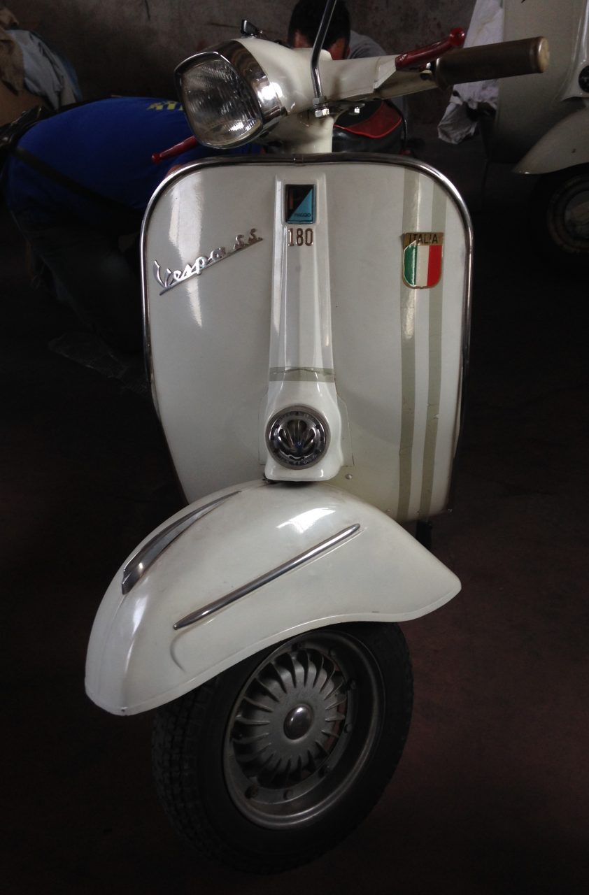 Vendevano Vespe “false”: tre denunciati, sequestrati scooter per 100 mila euro