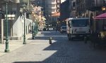 Via Torino, lampioni accesi anche di giorno