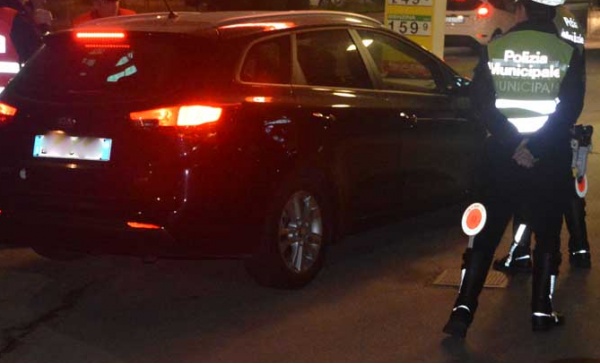 Ai 147 km/h in corso Grosseto, all’autista una multa da mille euro