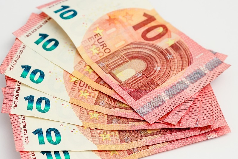 Ha promesso 200mila euro, arrestato falso broker