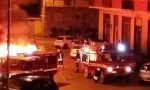 Incendio nella notte: bruciano tre auto. Quattro intossicati