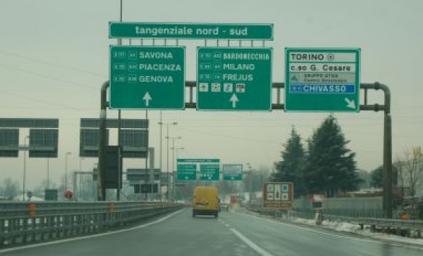 Incidente in tangenziale: ferito un dentista