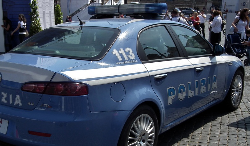 Prima bevevano o mangiavano e poi rapinavano
