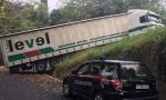 San Sebastiano: camion incastrato sulla strada per la Villa