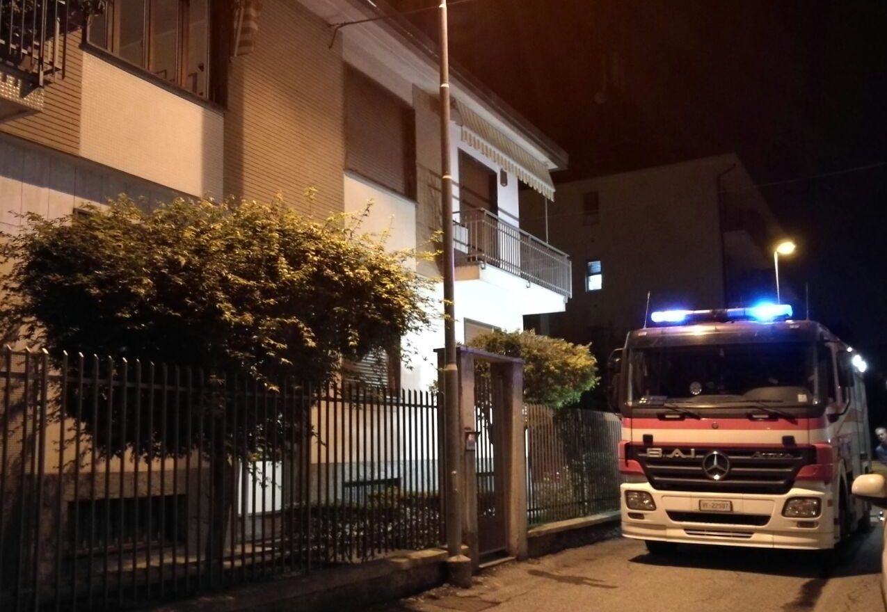 Settimo, paura in via Torino per incendio in garage