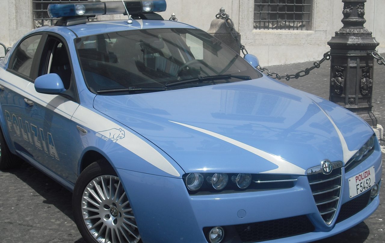 Viaggiavano con della droga in auto: arrestati