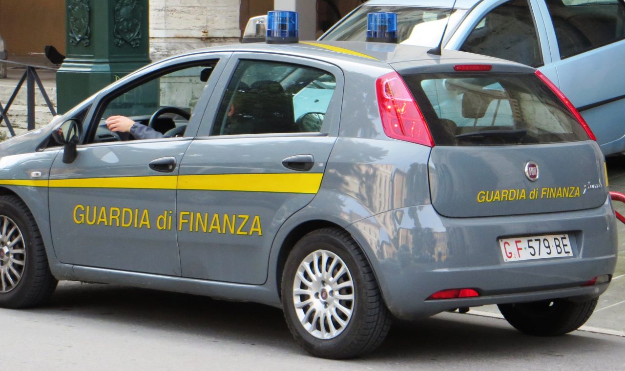 Aveva una mazza da baseball in macchina: denunciato un ragazzo