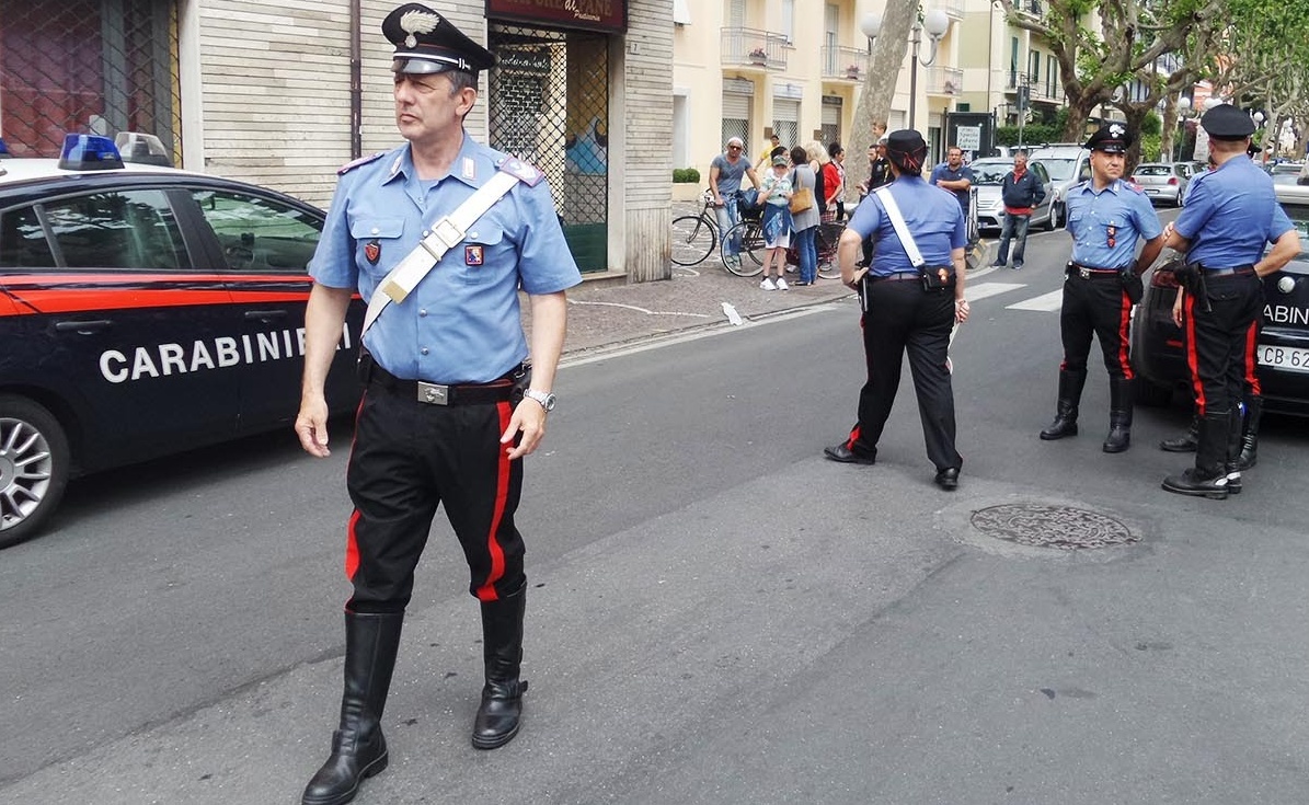 Carabiniere salva bambina che stava soffocando con un grissino