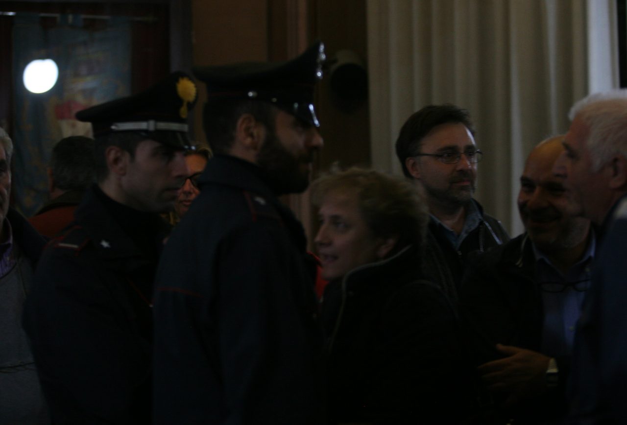 Chivasso: bagarre in consiglio per l’ampliamento della discarica