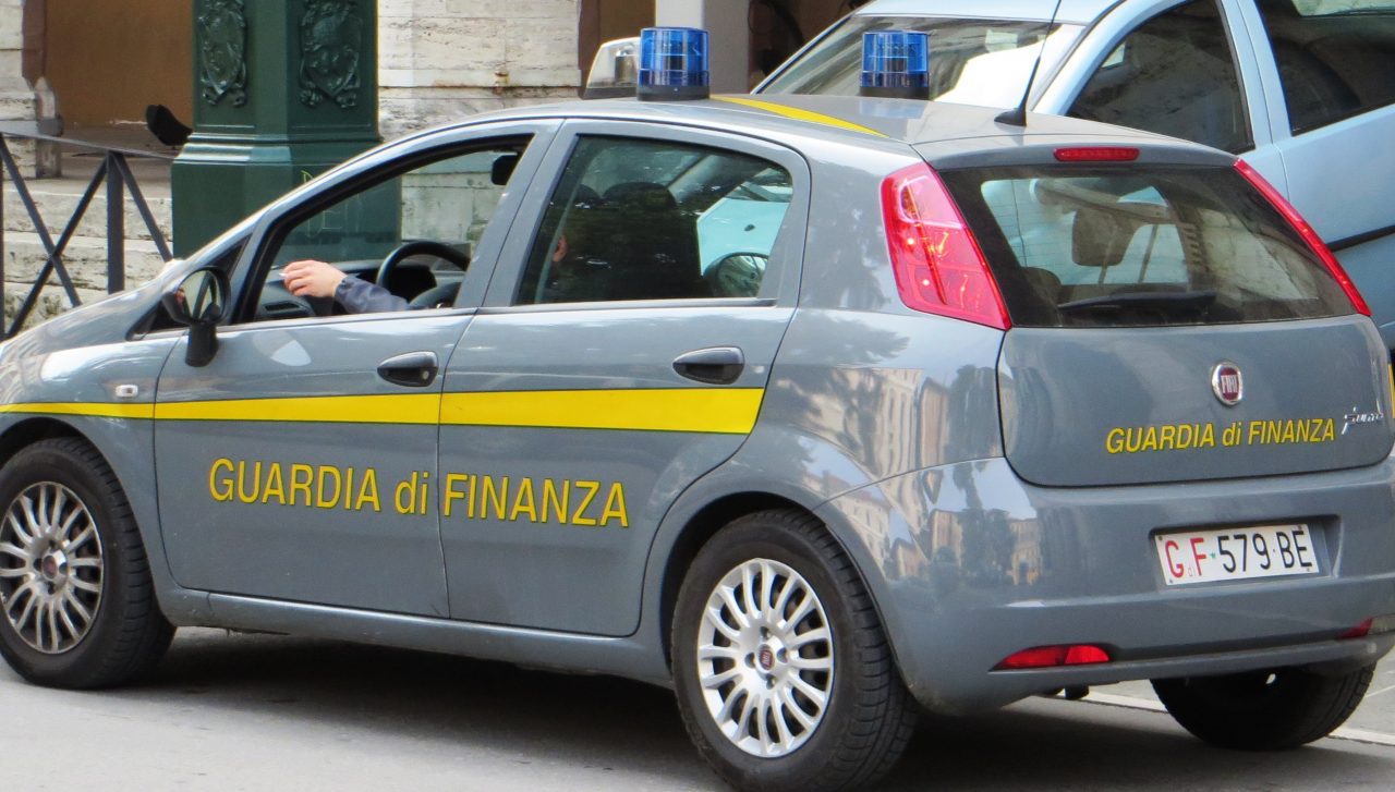 Operazione anti pirateria informatica: solo la metà degli imprenditori in regola