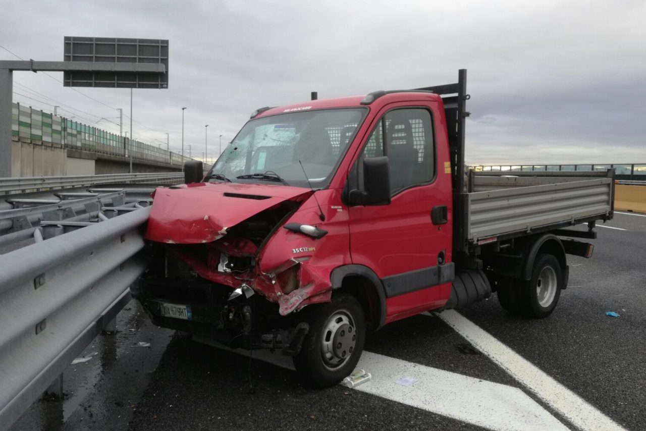 Schianto sull’A4, due feriti gravi