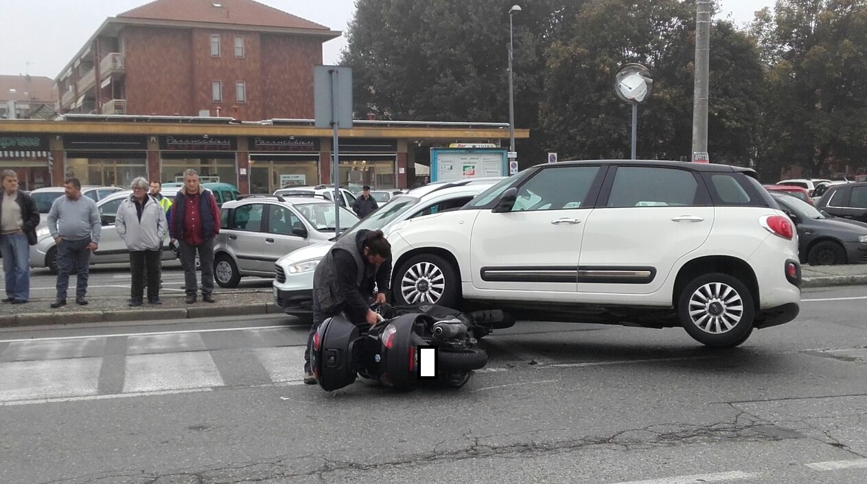 Scontro tra auto e moto a San Mauro: traffico rallentato