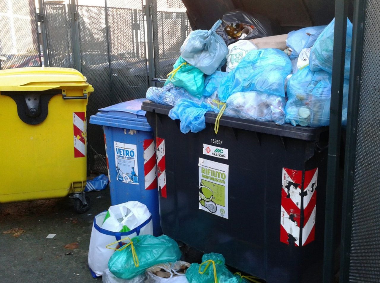 Settimo: villaggio Fiat sommerso dai rifiuti