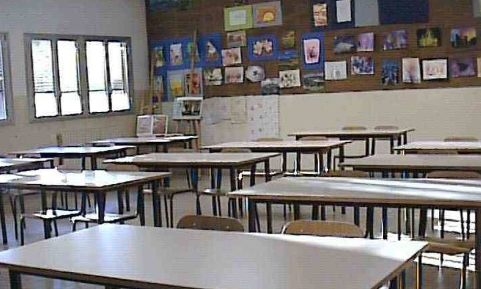 Arrestato prof: chiedeva all’allieva video hard e incontri sessuali