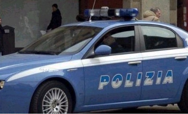 Ruba in un supermercato: arrestata 19enne