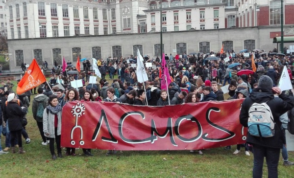Gli studenti del Newton di Chivasso in corteo per la sicurezza nelle scuole