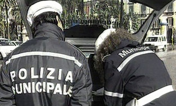 Investe e uccide un uomo: è caccia all’auto pirata
