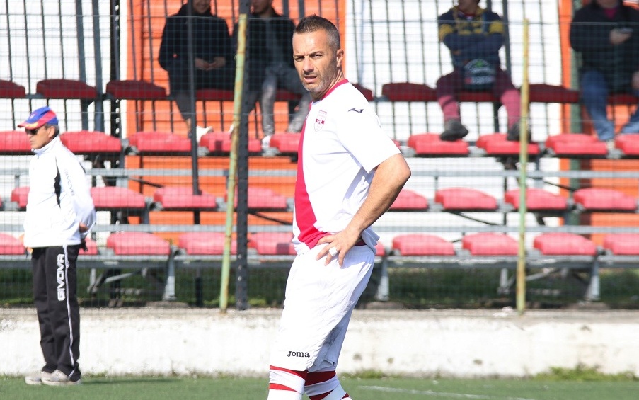 L’arbitro ha paura e annulla la partita: il giudice sportivo smentisce e rigioca
