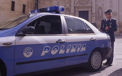 Rubano Coca Cola e poi picchiano i commessi: arrestati