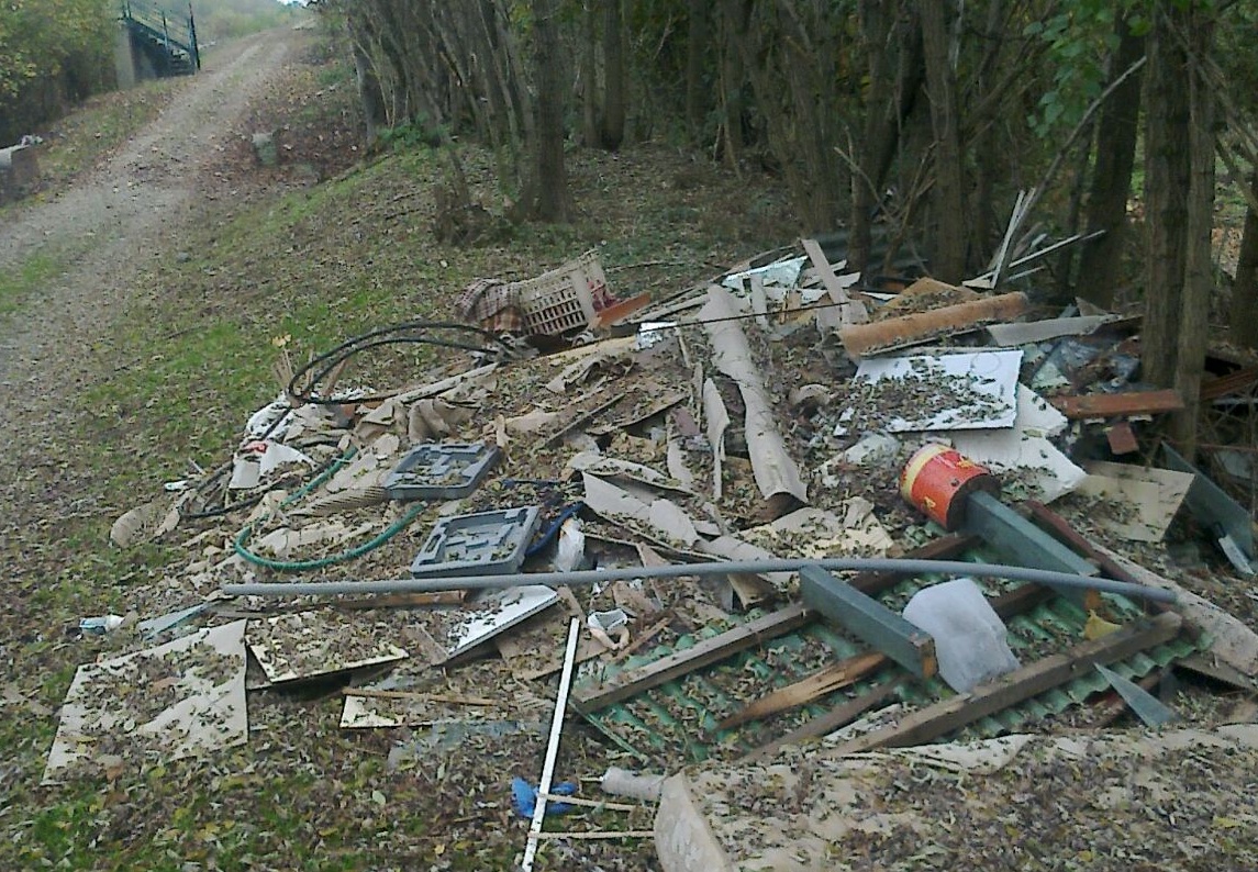 Saluggia: rifiuti lungo il canale