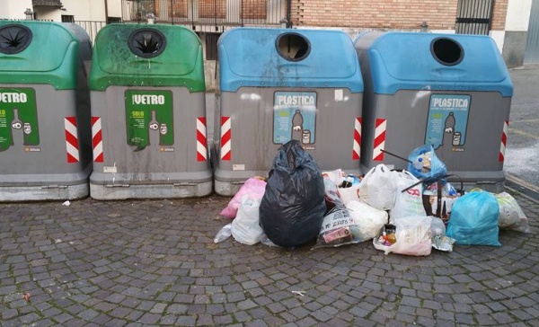 Caluso, è rabbia per i rifiuti abbandonati