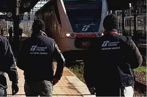Controlli straordinari della Polizia a viaggiatori e bagagli
