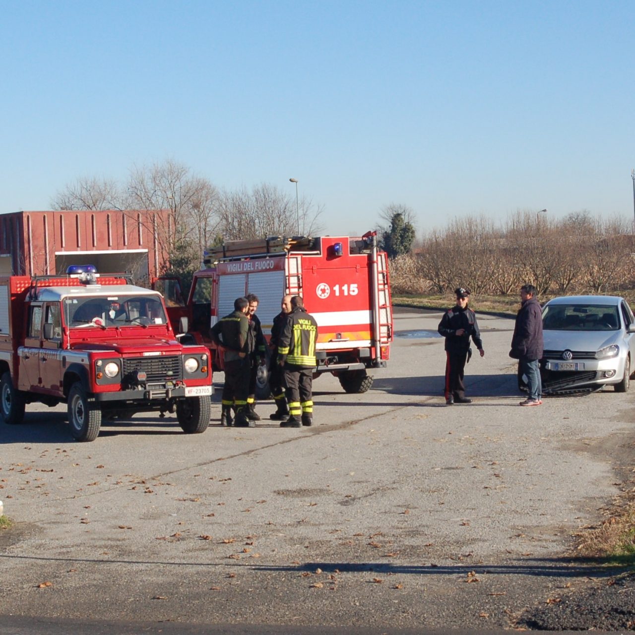 Esce fuori strada in curva, grave in ospedale