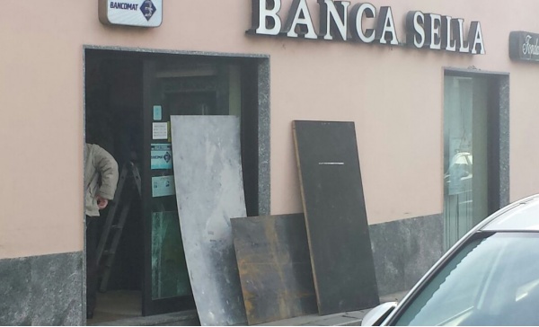 Falliscono il colpo a Settimo e fanno esplodere un bancomat a Volpiano