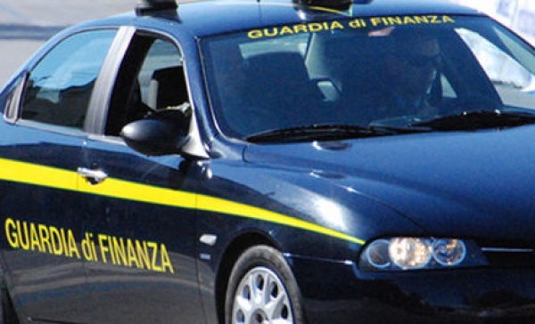 La GdF sequestra quasi 90 mila prodotti irregolari