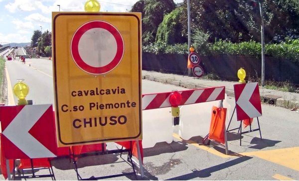 Settimo, sul cavalcavia di corso Piemonte ancora  transito a senso unico