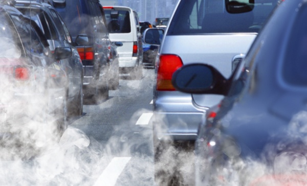 Smog, da oggi ritorna lo stop alle auto inquinanti