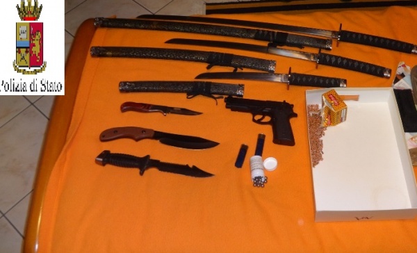 Vogliono sequestrare e rapinare un uomo: arrestati