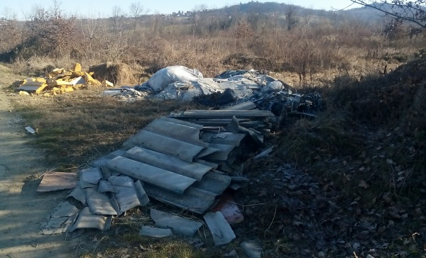 Brusasco, aumentano i rifiuti nella discarica a cielo aperto