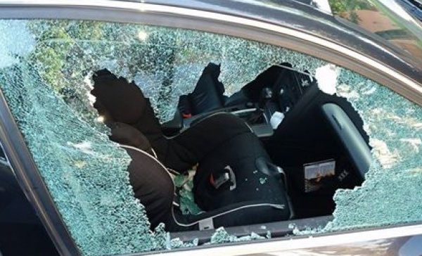 Castiglione, vetri in frantumi per rubare la borsa lasciata in auto