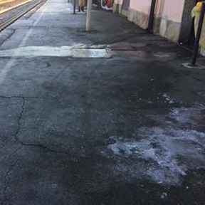 Strade ghiacciate disagi per pedoni ed auto