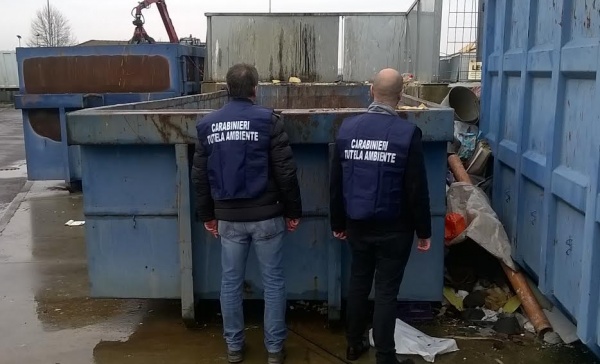 Isole ecologiche ispezionate dai carabinieri