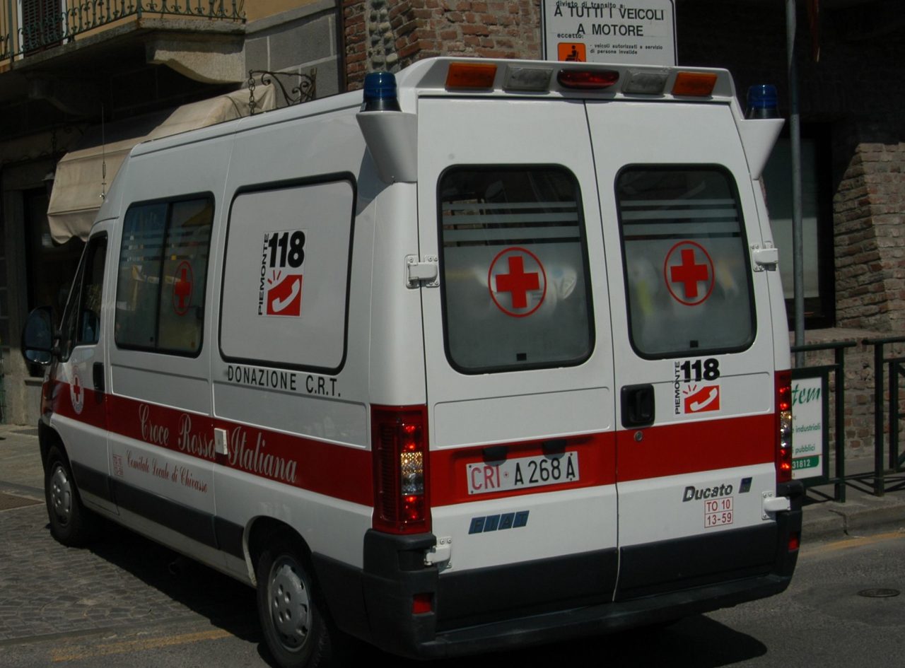 Aggredito per aver difeso il compagno di squadra: è grave