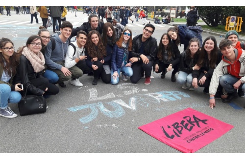Anche gli studenti dello Juvarra di Venaria al corteo antimafia di Verbania