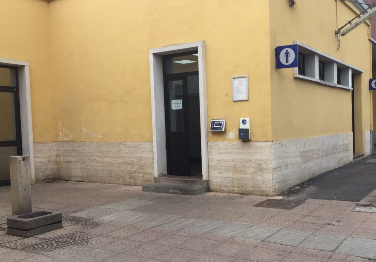 Due sorelle minorenni si “vendono” in stazione